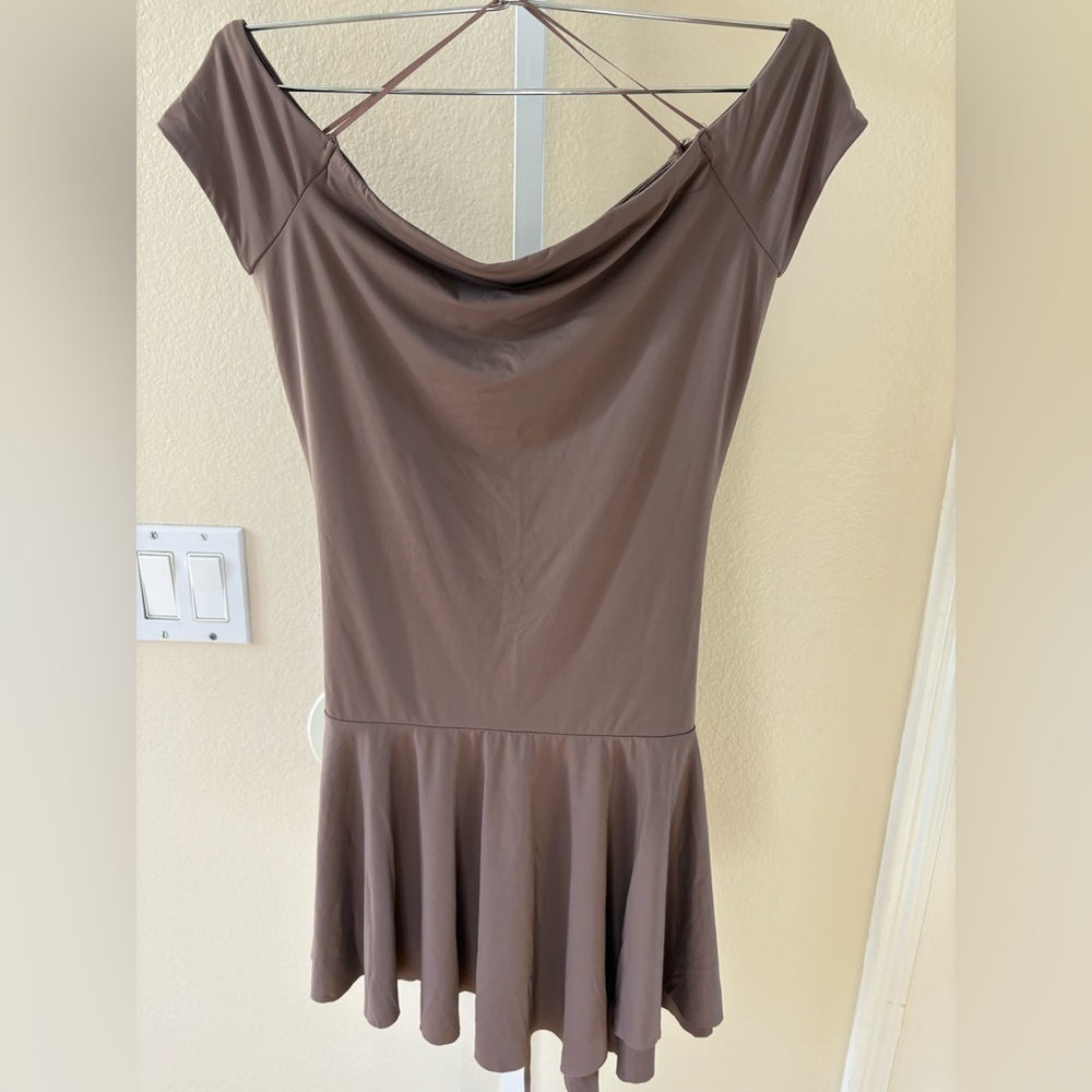 NWOT - Edikted Tala Belted Off Shoulder Mini Dress in Brown - Size S - Picture 7 of 9